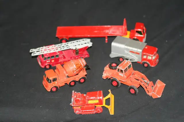 MATCHBOX LESNEY KING SIZE LOT TRACTOR TRANSPORTER W BLUE TRACTOR