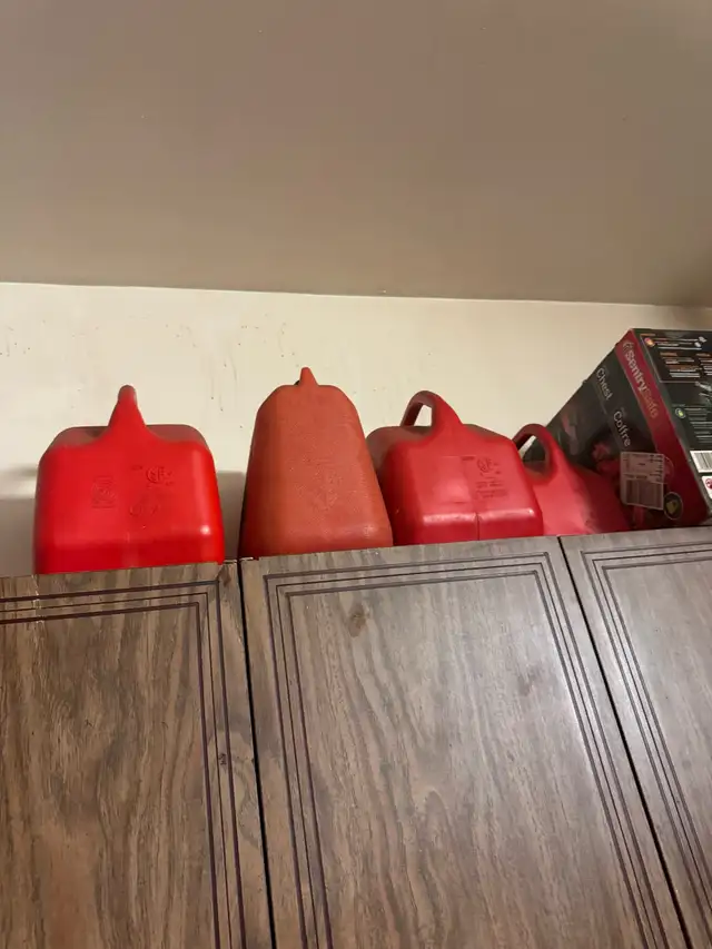 4 Jarry cans gor sale