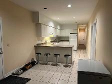 Student Room available. 700$/month. 5 minute walk to Western U - Photo 3