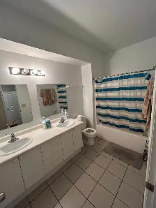 Student Room available. 700$/month. 5 minute walk to Western U - Photo 6