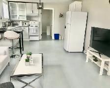 Full 3 Bedroom Suite - Photo 4