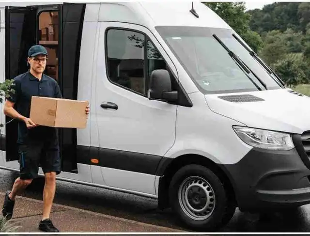 looking for delivery driver .  cherche chauffeur livreur