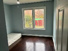 Main Floor Private Room for Rent from October 1 in Scarborough - Photo 6