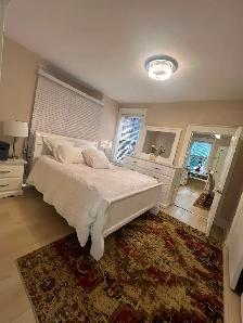 Sep 1st,Beautiful Fully Furnished 1-Bedroom Apartment, High Park - Photo 2