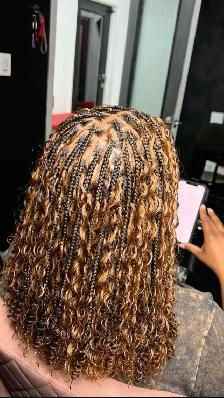 Coiffeuse/ Caissiere recherchee - Photo 2