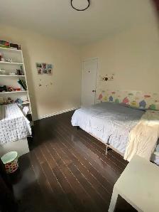 Cozy room in eastyork available from Aug 26th,single/couple - Photo 2