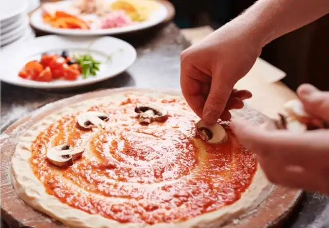 PIZZA MAKER