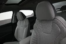 2025 Hyundai Elantra Luxury ALMOST NEW, Leather, Sunroof, Blueli - Photo 4