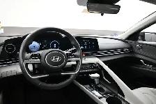 2025 Hyundai Elantra Luxury ALMOST NEW, Leather, Sunroof, Blueli - Photo 17