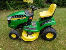 JOHN DEERE D125 LIKE NEW (MAGNETIC HILL AREA)