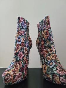 Brand new women bootis Size 8 - Photo 3