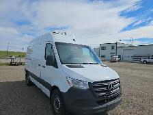 2021 Mercedes-Benz Sprinter - Photo 2