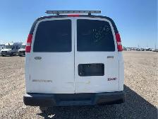 2019 GMC Savana - Photo 4