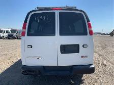 2015 GMC Savana - Photo 4