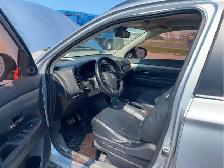 2014 Mitsubishi Outlander - Photo 10