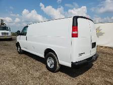 2019 Chevrolet Express - Photo 3