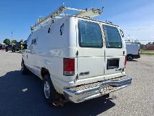 2010 Ford E-Series - Photo 7