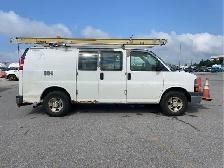 2009 Chevrolet Express - Photo 4