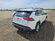 2020 Toyota RAV4 Hybrid - Photo 4