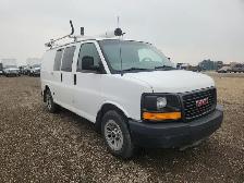 2011 GMC Savana - Photo 2