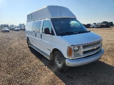 1999 Chevrolet Express - Photo 2