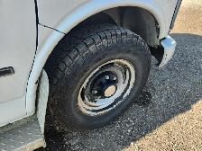 1999 Chevrolet Express - Photo 23