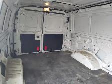 2014 Ford E-Series - Photo 24