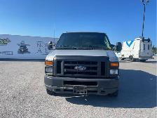 2011 Ford E-Series - Photo 2