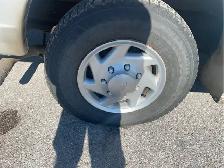 2011 Ford E-Series - Photo 18