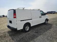 2016 Chevrolet Express 3500 - Photo 4