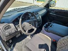 2011 Chevrolet Suburban - Photo 18