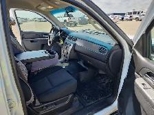 2011 Chevrolet Suburban - Photo 28
