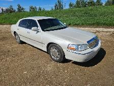 2007 Lincoln Town Car - Photo 2