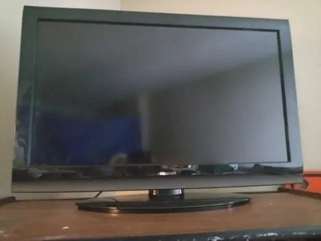 40' Toshiba Flat Screen with Remote $150