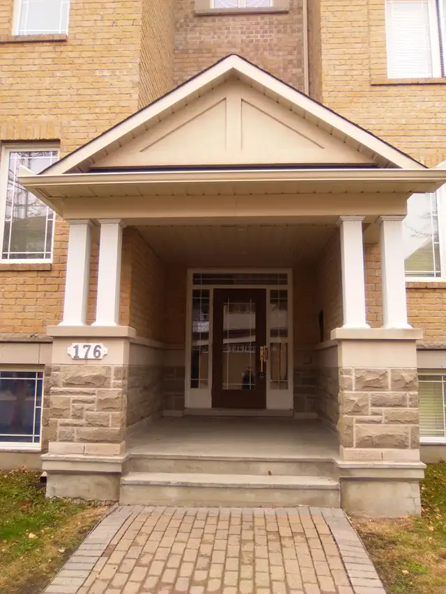 Centrepointe - 2 Bdrm Den (Opt 3rd Bdrm) Condo