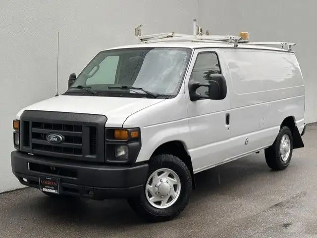 2012 Ford Econoline Cargo Van ONLY 87,000KM-LADDER RACKS-DIVIDER