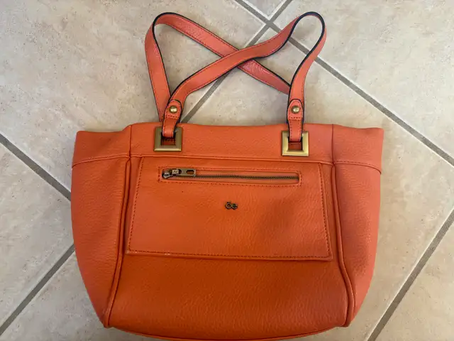 Oe Cloe Leather Purse
