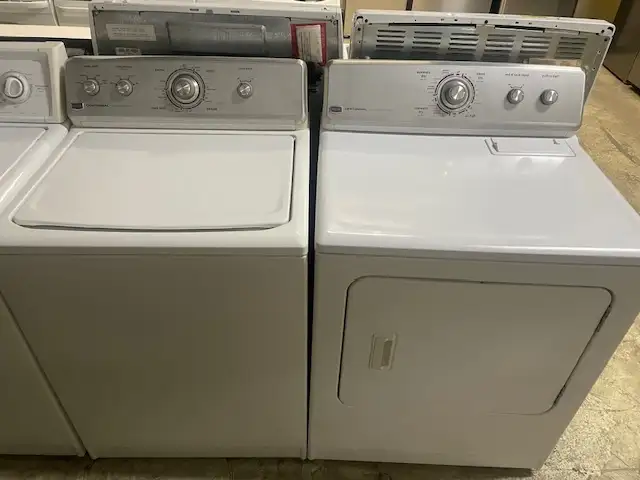 Laveuse sécheuse traditionnelles blanches Maytag