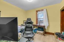 Brick 2StoreyHome with Garage Big 6Bed 3Bath For Sale in Windsor - Photo 5
