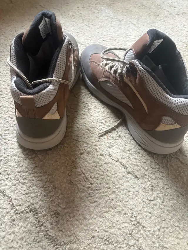 vASQUE walking shoe