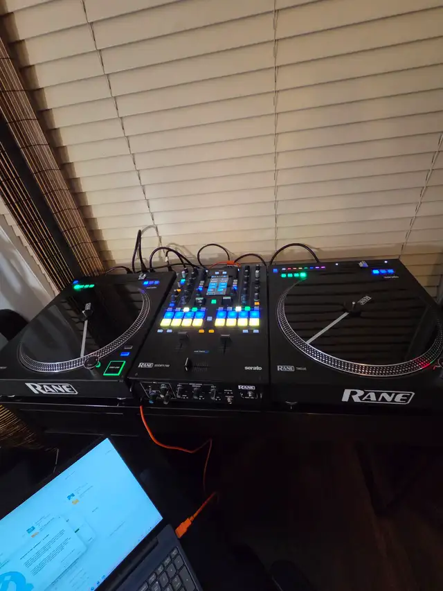 2 Rane 12 w/ Motorized Platters & Rane 72 Touch Screen Mixer