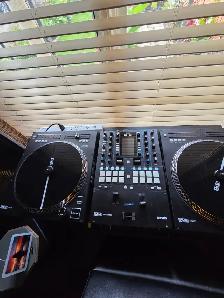 2 Rane 12 w/ Motorized Platters & Rane 72 Touch Screen Mixer - Photo 2