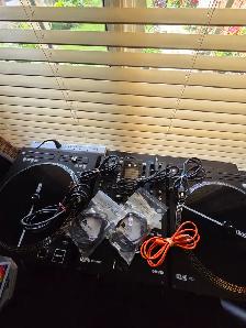 2 Rane 12 w/ Motorized Platters & Rane 72 Touch Screen Mixer - Photo 3