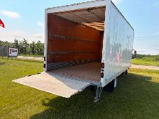 2018 Isuzu NRR 20ft van body W/liftgate - Photo 6
