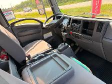 2018 Isuzu NRR 20ft van body W/liftgate - Photo 8