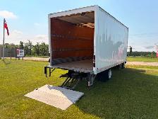 2018 Isuzu NRR 20ft van body W/liftgate - Photo 10