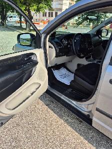 Low Km 16 Grand Caravan Rear Entry Wheelchair - Photo 3