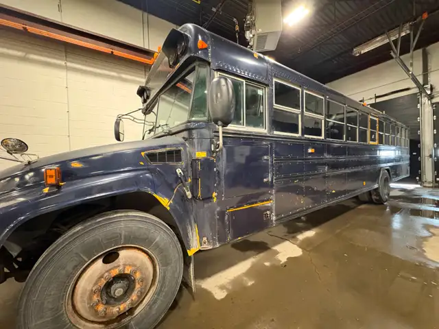 BUS À VENDRE - BUS FOR SALE 8,990$$