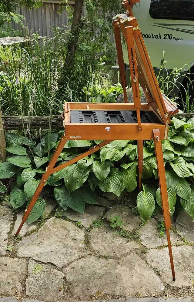 ARTIST EASEL