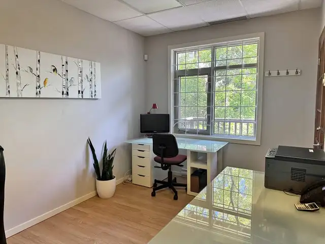 ✨ Bureau tout inclut à louer – Centre-ville de Saint-Lambert